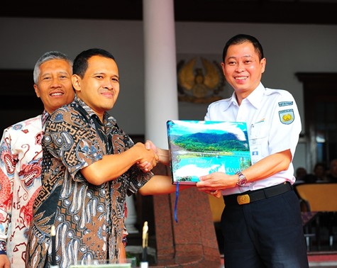 Penandatanganan Buku “The Beauty of Indonesian Railways”