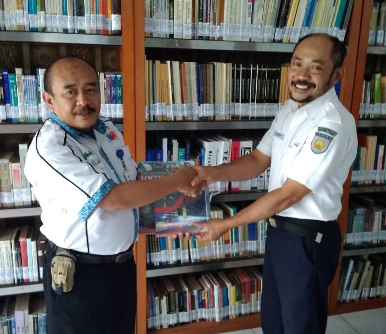 KAB Serahkan Buku untuk Koleksi Perpustakaan KAI
